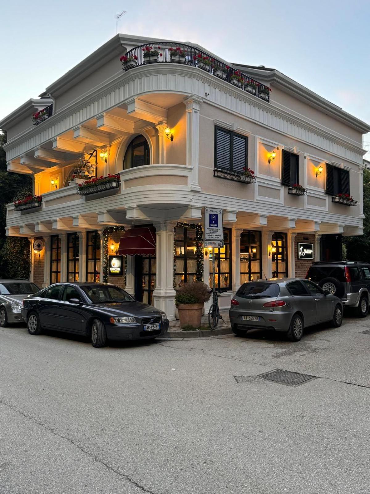 Vila Koja Boutique Hotel Tiranë Luaran gambar